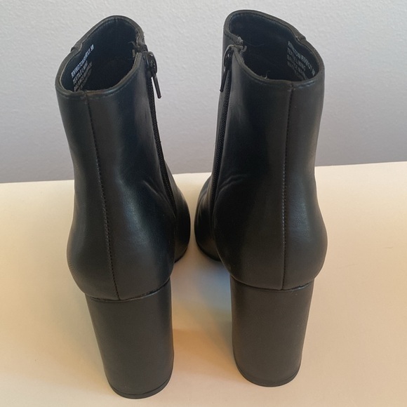 Madden Girl Rivington Ankle Boots Almond Toe Chunky Heel Black Size 9 New In Box - Picture 3 of 8